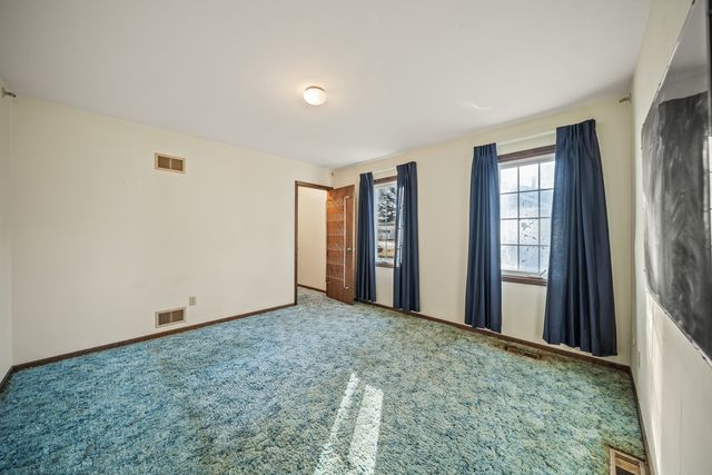 208 W 28th Avenue, Coal Valley, IL 61240