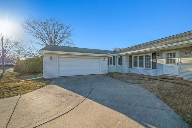 208 W 28th Avenue, Coal Valley, IL 61240