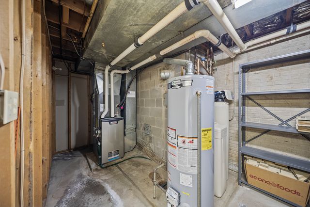 208 W 28th Avenue, Coal Valley, IL 61240