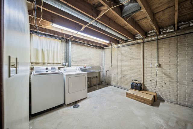 208 W 28th Avenue, Coal Valley, IL 61240