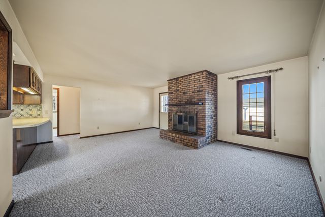 208 W 28th Avenue, Coal Valley, IL 61240