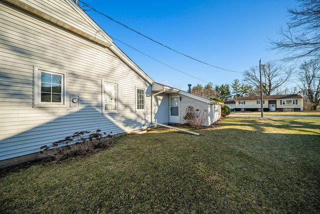 208 W 28th Avenue, Coal Valley, IL 61240