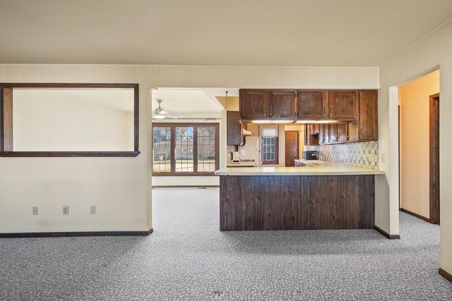 208 W 28th Avenue, Coal Valley, IL 61240