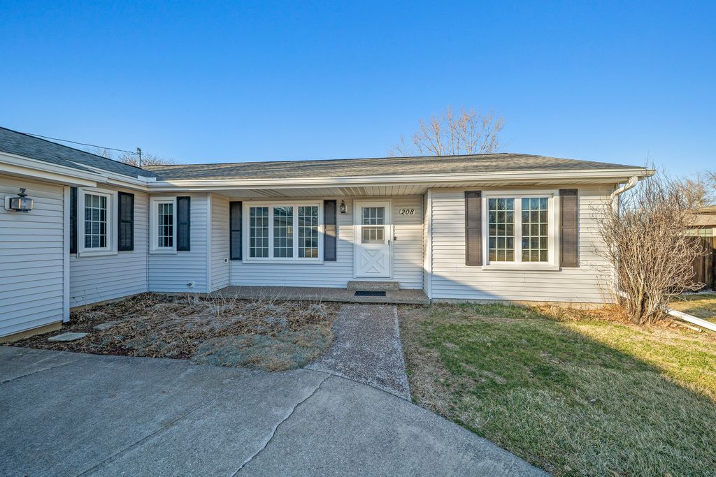 208 W 28th Avenue, Coal Valley, IL 61240