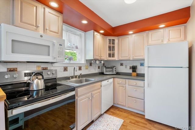 5 Spruce Street, Lake Peekskill, NY 10537