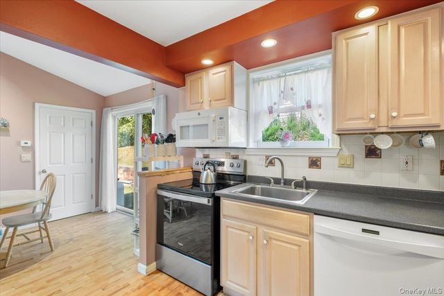 5 Spruce Street, Lake Peekskill, NY 10537