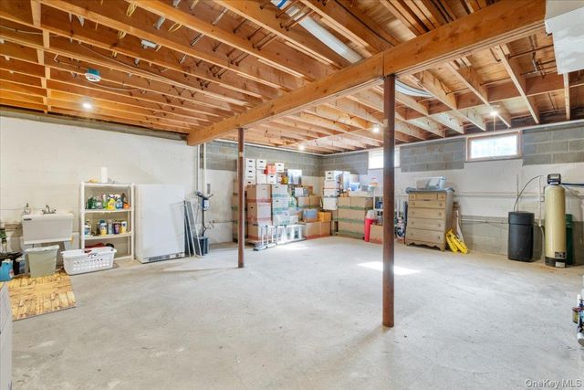 5 Spruce Street, Lake Peekskill, NY 10537