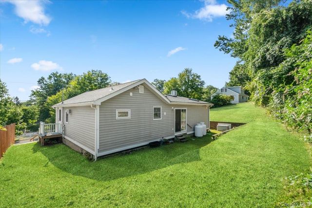 5 Spruce Street, Lake Peekskill, NY 10537