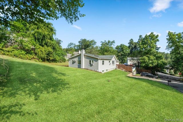 5 Spruce Street, Lake Peekskill, NY 10537