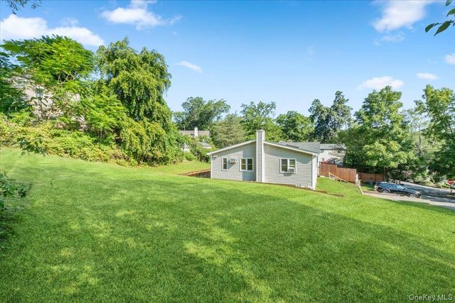 5 Spruce Street, Lake Peekskill, NY 10537