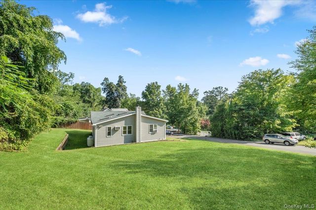 5 Spruce Street, Lake Peekskill, NY 10537