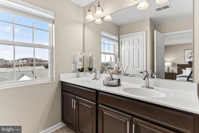 16856 PORTERS INN DR, Dumfries, VA 22026