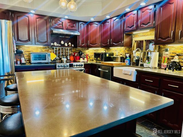 67 Yorkshire Drive, Monroe, NJ 08831