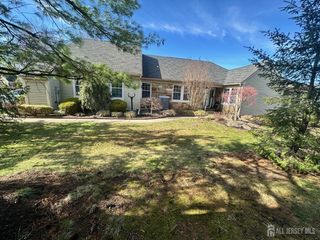 67 Yorkshire Drive, Monroe, NJ 08831