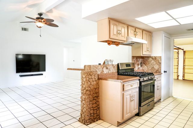 11819 S Ridgewood Circle, Houston, TX 77071