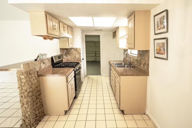 11819 S Ridgewood Circle, Houston, TX 77071