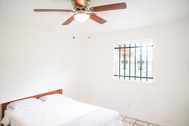 11819 S Ridgewood Circle, Houston, TX 77071