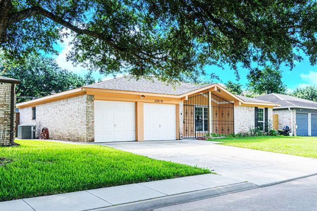 11819 S Ridgewood Circle, Houston, TX 77071