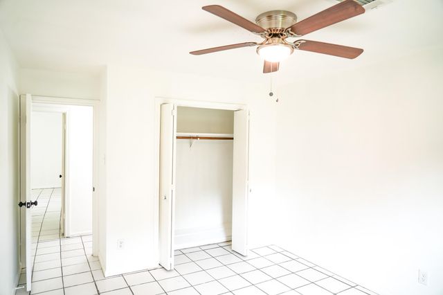 11819 S Ridgewood Circle, Houston, TX 77071