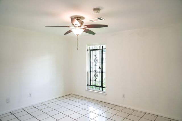 11819 S Ridgewood Circle, Houston, TX 77071