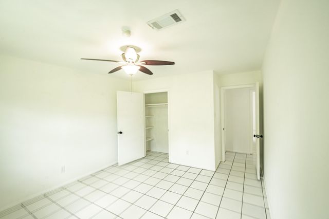 11819 S Ridgewood Circle, Houston, TX 77071