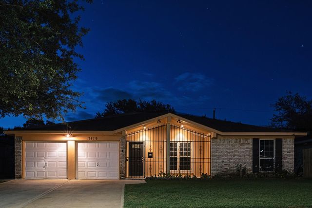 11819 S Ridgewood Circle, Houston, TX 77071