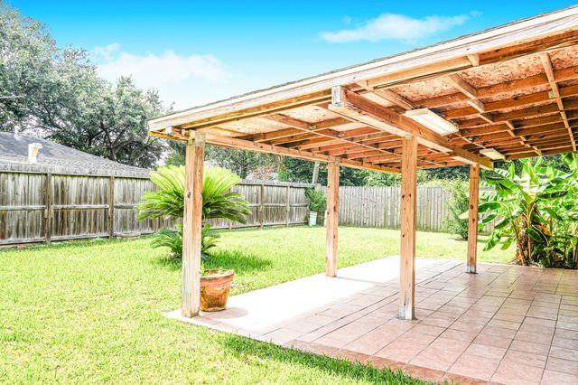 11819 S Ridgewood Circle, Houston, TX 77071