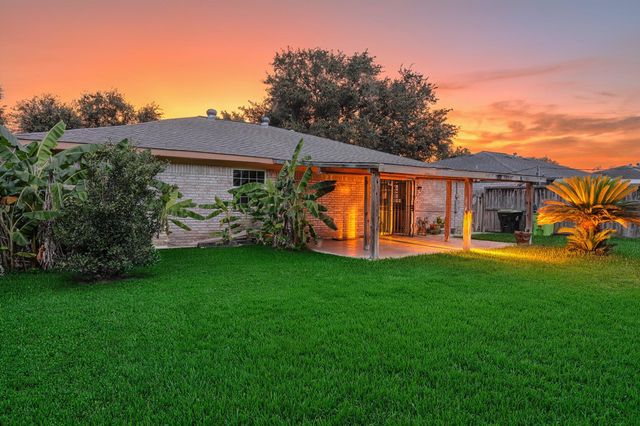 11819 S Ridgewood Circle, Houston, TX 77071