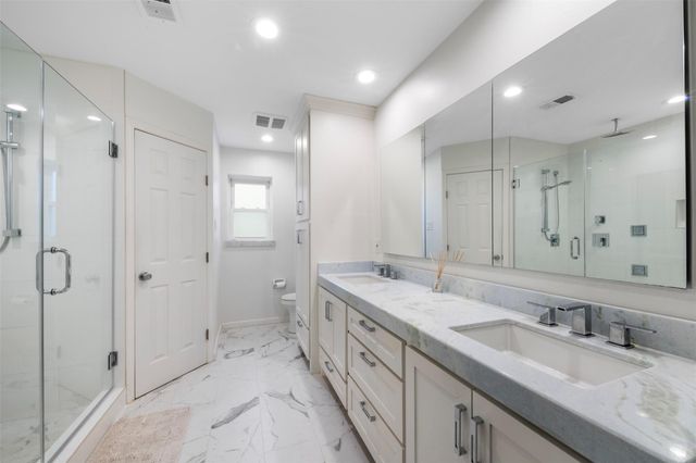 15215 Rainhollow Drive, Houston, TX 77070