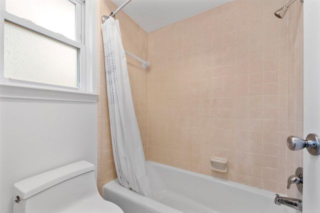 15215 Rainhollow Drive, Houston, TX 77070