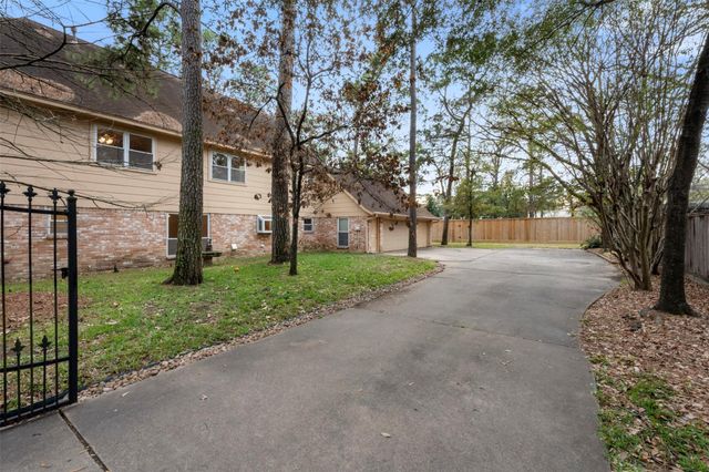 15215 Rainhollow Drive, Houston, TX 77070