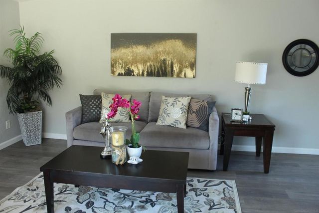 4858 Chateau Drive, San Diego, CA 92117