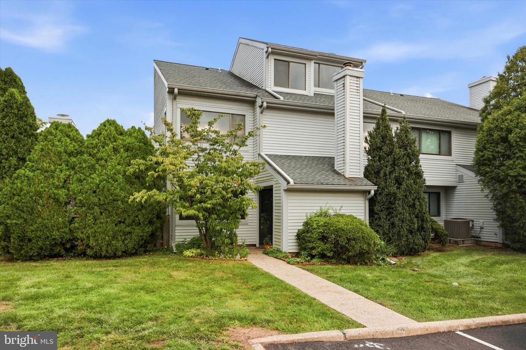 208 CONCORD DR #CONDO 110, HARLEYSVILLE, PA 19438 — exterior