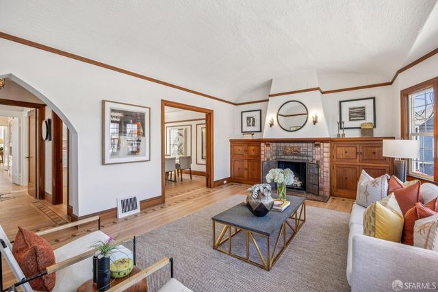 2273 Cayuga Avenue, San Francisco, CA 94112