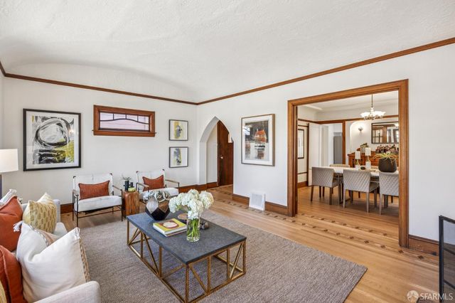 2273 Cayuga Avenue, San Francisco, CA 94112
