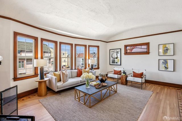 2273 Cayuga Avenue, San Francisco, CA 94112