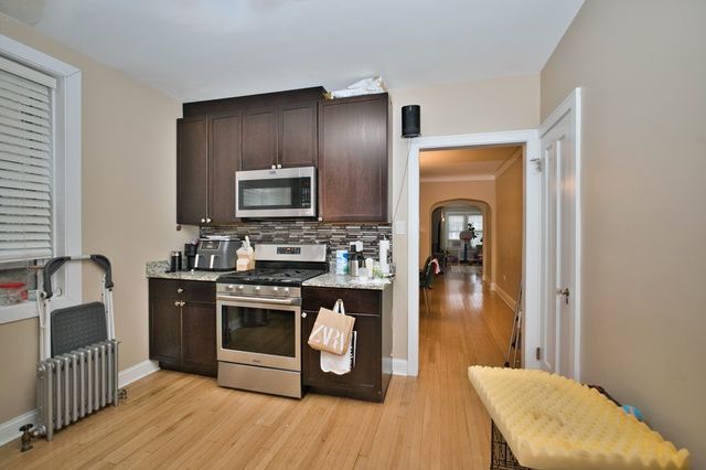 6609 N Artesian Avenue, Chicago, IL 60645