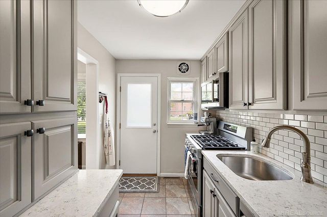 22959 Gary Lane, Saint Clair Shores, MI 48080