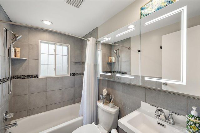 22959 Gary Lane, Saint Clair Shores, MI 48080