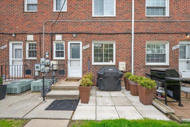 22959 Gary Lane, Saint Clair Shores, MI 48080