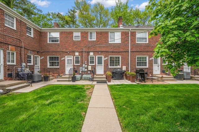 22959 Gary Lane, Saint Clair Shores, MI 48080