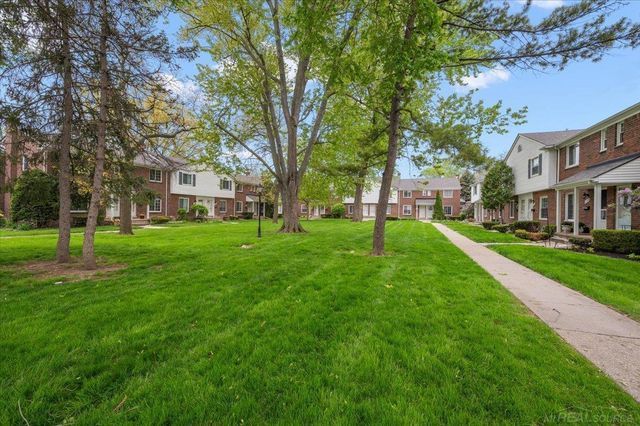22959 Gary Lane, Saint Clair Shores, MI 48080