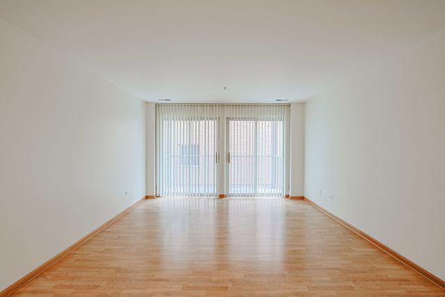 27 E Hattendorf Avenue 213, Roselle, IL 60172