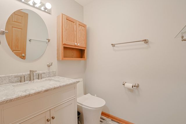 27 E Hattendorf Avenue 213, Roselle, IL 60172