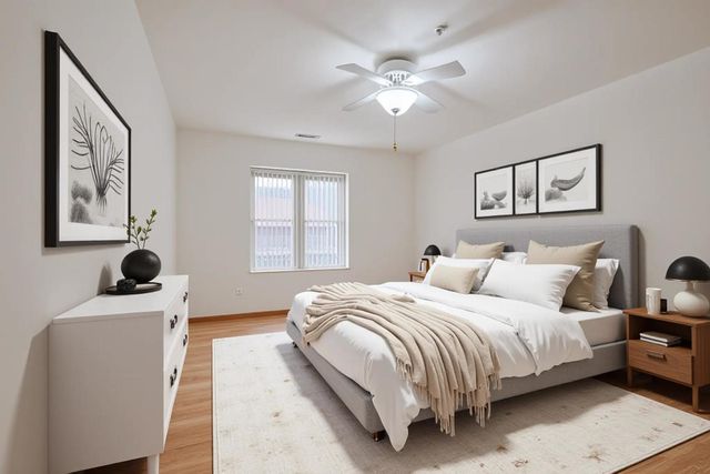 27 E Hattendorf Avenue 213, Roselle, IL 60172