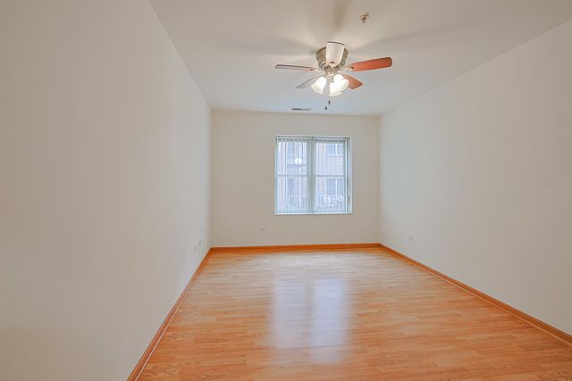 27 E Hattendorf Avenue 213, Roselle, IL 60172