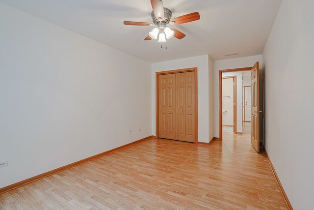 27 E Hattendorf Avenue 213, Roselle, IL 60172