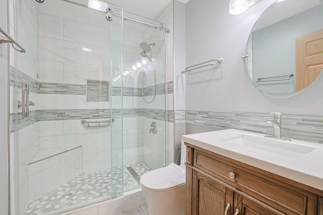 27 E Hattendorf Avenue 213, Roselle, IL 60172