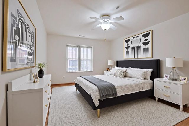 27 E Hattendorf Avenue 213, Roselle, IL 60172