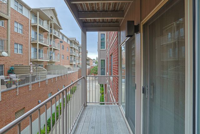27 E Hattendorf Avenue 213, Roselle, IL 60172